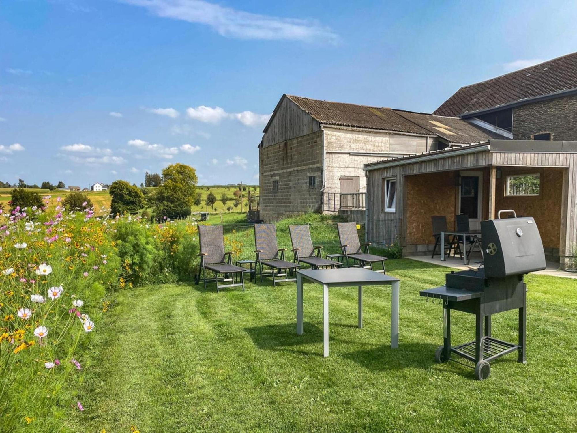 Pretty Farmhouse In Houffalize With Courtyard Esterno foto