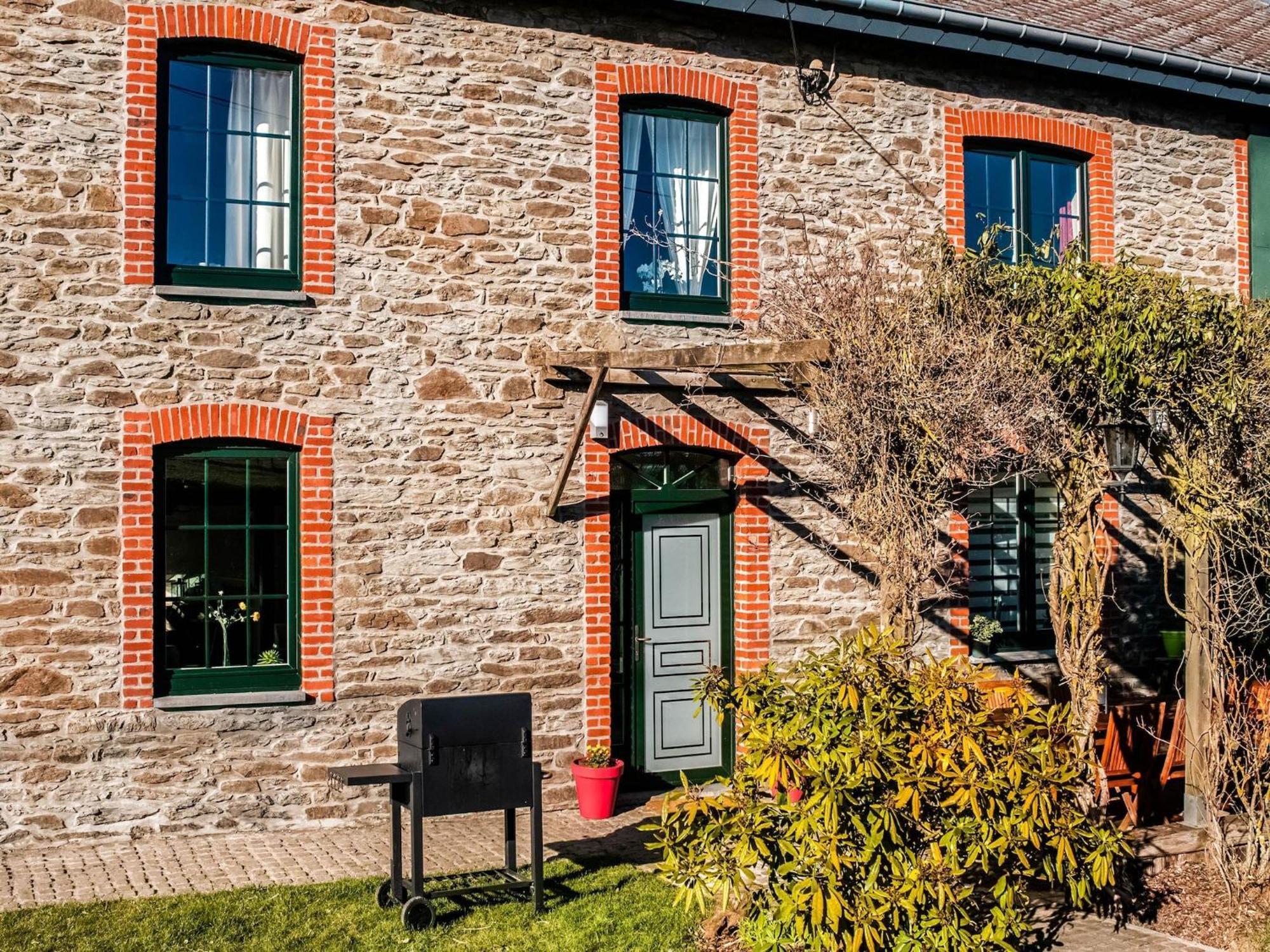 Pretty Farmhouse In Houffalize With Courtyard Esterno foto