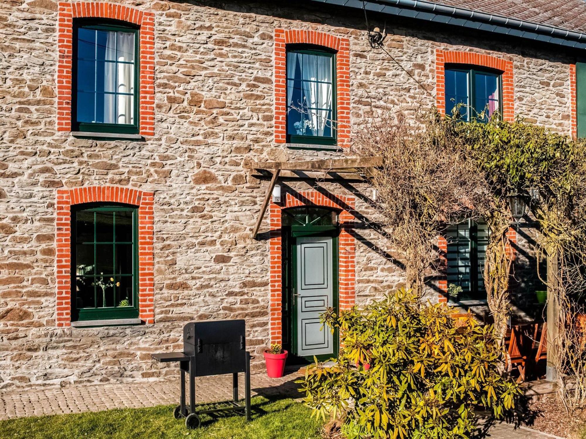 Pretty Farmhouse In Houffalize With Courtyard Esterno foto